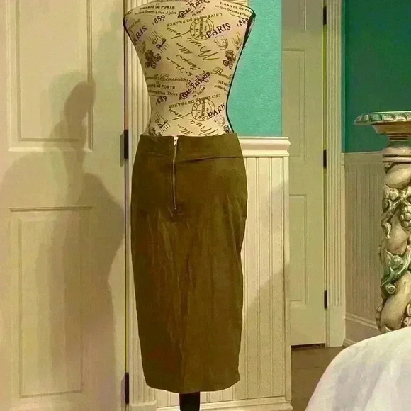 Fashion nova skirt - Picture 2 of 4